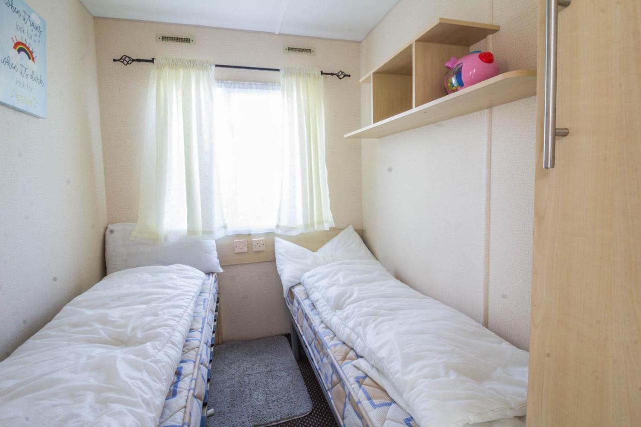 Great 8 Berth Caravan For Hire At Southview Holiday Park In Skegness Ref 33025E 외부 사진